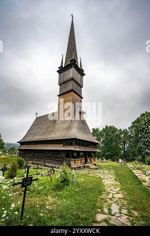 Die Holzkirche der Erzengel Michael und Gabriel von Surdesti Stockfoto