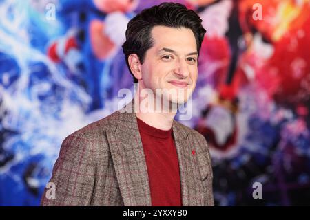 Hollywood, Usa. Dezember 2024. HOLLYWOOD, LOS ANGELES, KALIFORNIEN, USA - 16. DEZEMBER: Ben Schwartz kommt zur Los Angeles Premiere von Paramount Pictures Sonic the Hedgehog 3, die am 16. Dezember 2024 im TCL Chinese Theatre IMAX in Hollywood, Los Angeles, Kalifornien, USA stattfand. (Foto: Xavier Collin/Image Press Agency) Credit: Image Press Agency/Alamy Live News Stockfoto