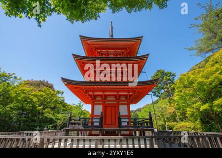 Koyasunoto (dreistöckige Pagode) im Kiyomizu-dera-Tempel. Dieser Tempel ist ein UNESCO-Weltkulturerbe buddhistischer Tempel zu ostern Stockfoto