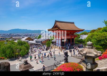 NIO MON Gate im Kiyomizu-dera-Tempel (reines Wasserkloster). Dieser Tempel ist ein UNESCO-Weltkulturerbe buddhistischer Tempel im Osten von Kyoto, Japan. Stockfoto