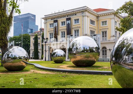 Öffentliche Kunstwerke aus Edelstahl 24 Stunden in Singapur im Asian Civilisations Museum Singapore. Foto: David Rowland / One-Image.com Stockfoto