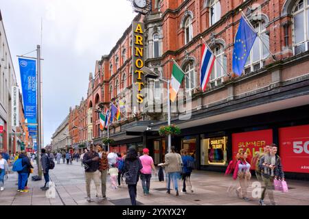 Dublin, Irland - 14. Juni 2024: Blick auf das Äußere des Kaufhauses Arnotts in der Henry Street Stockfoto