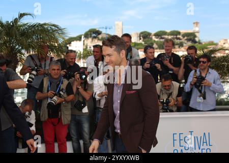 Schauspieler Ryan Reynolds nimmt am Fotoruf von „Captives“ während des 67. Internationalen Filmfestivals von Cannes am 16. Mai 2014 im Palais des Festivals in Cannes Teil Stockfoto