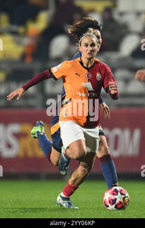 Rom, Italien. Dezember 2024. Arzu Karabulut von Galatasaray A.? In Aktion während der Gruppe A - Tag 6 - UEFA Women's Champions League 2023/24 zwischen A.S. Roma und Galatasaray A.? Im Tre Fontane Stadium. Endpunktzahl; Roma 3-0 Galatasaray. (Foto: Domenico Cippitelli/SOPA Images/SIPA USA) Credit: SIPA USA/Alamy Live News Stockfoto