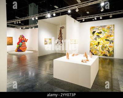 Die Art Basel Miami Beach ist eine internationale Kunstmesse, die Miami jährlich zu einem globalen Kulturzentrum macht. Diese prestigeträchtige Veranstaltung ist nicht weit entfernt Stockfoto