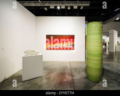 Die Art Basel Miami Beach ist eine internationale Kunstmesse, die Miami jährlich zu einem globalen Kulturzentrum macht. Diese prestigeträchtige Veranstaltung ist nicht weit entfernt Stockfoto