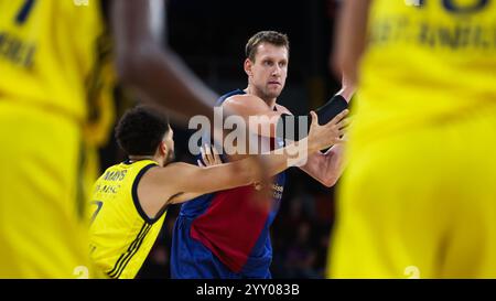 Jan Vesely vom FC Barcelona spielte während des Spiels der Turkish Airlines Euroleague am 17. Dezember 2024 im Palau Blaugrana Stadion in Barcelona, Spanien. (Foto: Judit Cartiel / PRESSINPHOTO) Stockfoto