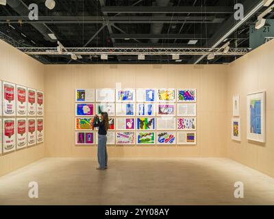 Die Art Basel Miami Beach ist eine internationale Kunstmesse, die Miami jährlich zu einem globalen Kulturzentrum macht. Diese prestigeträchtige Veranstaltung ist nicht weit entfernt Stockfoto
