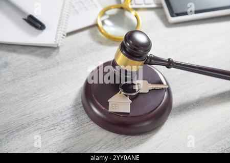 Eigentumsrecht. Beurteilen Sie Hamel und Hausmodell Stockfoto