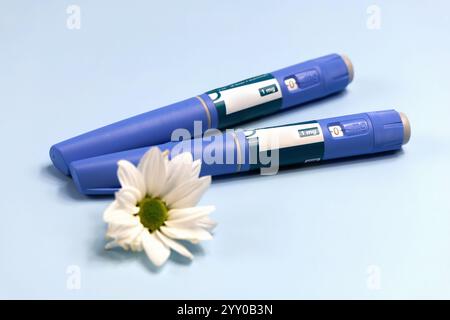 Ozempic Insulininjektions-Pen oder Insulinpatronen-Pen für Diabetiker und Gewichtsverlust. Medizinische Geräte für Diabetesparienten. Stockfoto