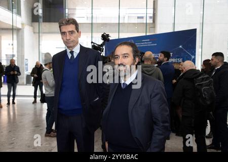 Mailand, Italien. Dezember 2024. Nella foto da sinistra verso destra Francesco Billari Rettore Bocconi, Andrea Sironi Presidente Bocconi Milano - Italia - Cronaca Mercoled&#xec;, 18 Dicembre, 2024 (Foto di Marco Ottico/Lapresse) Generalstaatsangehörige der Diplomatie XVII Mailand, Italien - Nachrichten Mittwoch, 18. Dezember 2024 (Foto von Marco Ottico/Lapresse) Credit: LaPresse/Alamy Live News Stockfoto