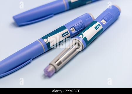 Ozempic Insulininjektions-Pen oder Insulinpatronen-Pen für Diabetiker und Gewichtsverlust. Medizinische Geräte für Diabetesparienten. Stockfoto