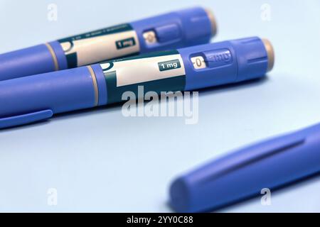 Ozempic Insulininjektions-Pen oder Insulinpatronen-Pen für Diabetiker und Gewichtsverlust. Medizinische Geräte für Diabetesparienten. Stockfoto