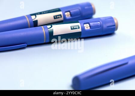 Ozempic Insulininjektions-Pen oder Insulinpatronen-Pen für Diabetiker und Gewichtsverlust. Medizinische Geräte für Diabetesparienten. Stockfoto