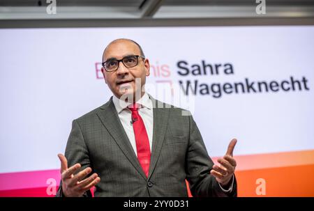 Berlin, Deutschland. Dezember 2024. Shervin Haghsheno, stellvertretender Bundesvorsitzender der BSW, präsentiert die Kampagne der BSW für die Bundestagswahlen 2025. Quelle: Michael Kappeler/dpa/Alamy Live News Stockfoto