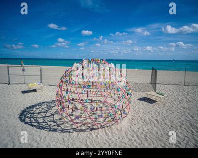 Die Miami Beach ist eine international führende Kunstmesse, auf der modernste zeitgenössische Werke von aufstrebenden und etablierten Künstlern präsentiert werden Stockfoto