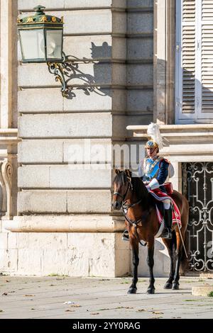 Zeremonie zum Wechsel der Königlichen Garde im Königlichen Palast von Madrid (Palacio Real) Madrid, Spanien Stockfoto