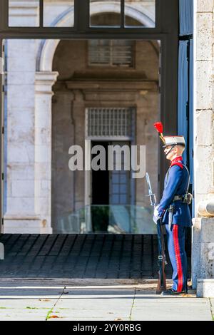 Zeremonie zum Wechsel der Königlichen Garde im Königlichen Palast von Madrid (Palacio Real) Madrid, Spanien Stockfoto