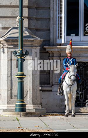 Zeremonie zum Wechsel der Königlichen Garde im Königlichen Palast von Madrid (Palacio Real) Madrid, Spanien Stockfoto