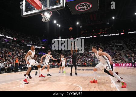 Paris, Frankreich. Dezember 2024. Julien Mattia/Le Pictorium - 16. Euroleague-Tag: Paris Basketball/Real Madrid, 17. Dezember 2024 - 17. Dezember 12/2024 - France/Ile-de-France (Region)/Paris - Kevarrius Hayes (USA) in Aktion während des 16. Tages der Euroleague zwischen Paris Basket und Real Madrid, in der Adidas Arena, 17. Dezember 2024. Quelle: LE PICTORIUM/Alamy Live News Stockfoto