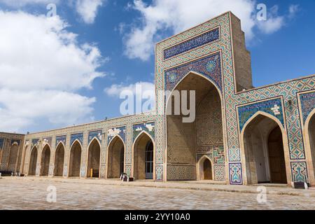 Blick auf den Innenhof der alten Kalyan Moschee, ein Teil des Po-i-Kalyan Komplexes in Buchara, Usbekistan. Es wird Sheikh Abdullah zugeschrieben Stockfoto