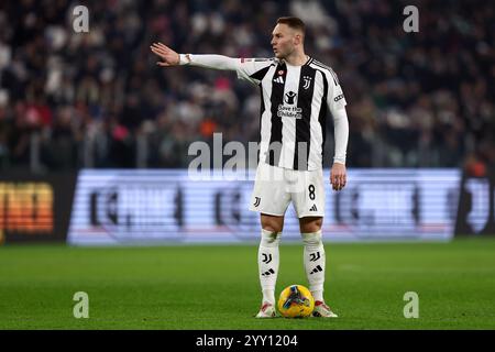 Turin, Italien. Dezember 2024. Teun Koopmeiners vom Juventus FC Gesten beim Achtelfinale der Coppa Italia zwischen Juventus FC und Cagliari Calcio im Allianz Stadium am 17. Dezember 2024 in Turin. Quelle: Marco Canoniero/Alamy Live News Stockfoto