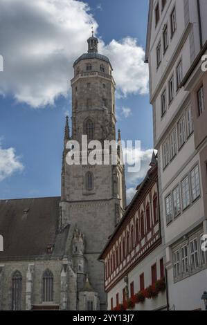 Turm der spätgotischen Georgskirche, erbaut zwischen 1427 und 1505, Noerdlingen, Bayern, Deutschland, Europa Stockfoto