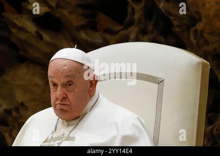 Vatikanstadt, Vatikanstadt. Dezember 2024. Vatikan, 18. Dezember 2024. Papst Franziskus besucht seine wöchentliche Generalaudienz im Saal Paul VI. Quelle: Riccardo De Luca - Update Images/Alamy Live News Stockfoto