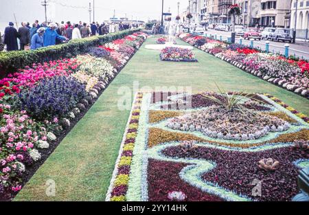 Blumen auf der Promenade am Meer, Eastbourne, East Sussex, England, Großbritannien April 1960 Stockfoto