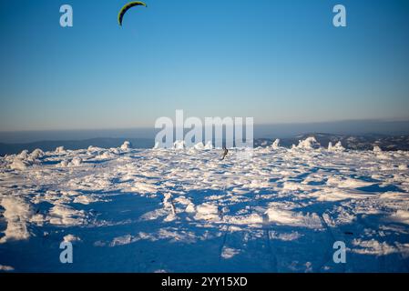 Das Skigebiet Pilsko liegt an der Grenze zwischen Slowenien und Polen und bietet malerische Pisten und Ausblicke Stockfoto