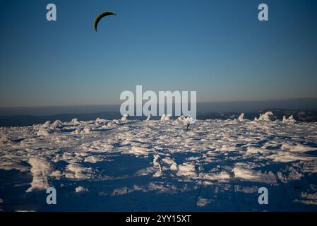 Das Skigebiet Pilsko liegt an der Grenze zwischen Slowenien und Polen und bietet malerische Pisten und Ausblicke Stockfoto