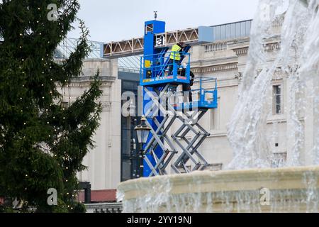 Trafalgar Square, London, Großbritannien. Dezember 2024. Die Menorah auf dem Trafalgar Square für Chanukah ist das jüdische 8-tägige „Lichterfest“. Quelle: Matthew Chattle/Alamy Live News Stockfoto