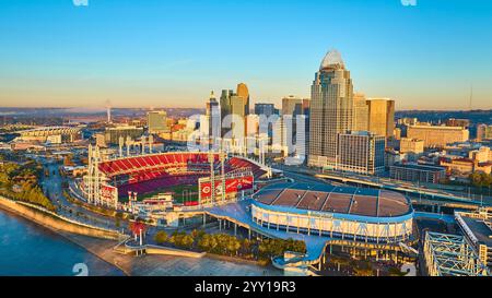 Skyline Von Cincinnati Great American Ball Park Golden Hour Aus Der Luft Stockfoto