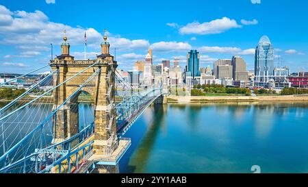 Die Roebling Bridge und die Skyline von Cincinnati über den Ohio River Stockfoto