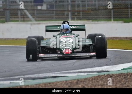 Jamie Constable, Tyrrell 011B, Masters Racing Legends Formel 1 1966 - 1985, F1 aus der 3-Liter-Motorenära mit zwei 20-minütigen Rennen über die Stockfoto