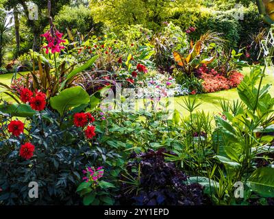 Die Landschaftsgärten im Cotswold Wildlife Park in Oxfordshire. Stockfoto