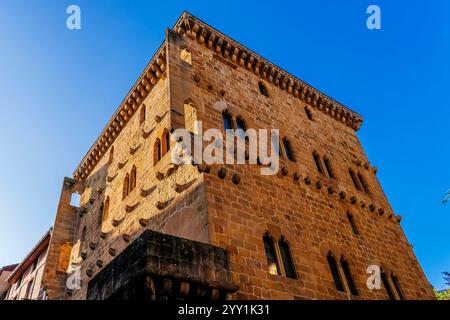 Torre Luzea ist ein Gebäude aus dem 15. Jahrhundert. In der Vergangenheit war es als Wachturm Festung. Es ist eines der besten Beispiele für zivile gotische Bauten in GIP Stockfoto