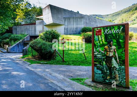 Museumsgebäude, in dem sich das Ekain-Neokave befindet. Ekainberri Museum. Zestoa, Deva, Guipuzkoa, Baskenland, Spanien, Europa Stockfoto