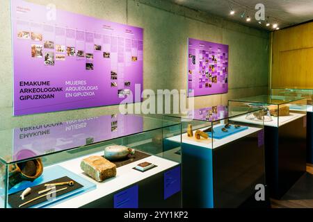 Ausstellungshallen. Museumsgebäude, in dem sich das Ekain-Neokave befindet. Ekainberri Museum. Zestoa, Deva, Guipuzkoa, Baskenland, Spanien, Europa Stockfoto