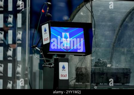 Rom, Italien. Dezember 2024. VAR Monitor während des Serie A Enilive Spiels zwischen SS Lazio und FC Internazionale am 16. Dezember 2024 im Stadio Olimpico in Rom. Quelle: Giuseppe Maffia/Alamy Live News Stockfoto