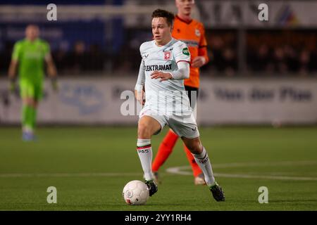 Katwijk, Niederlande. Dezember 2024. KATWIJK, NIEDERLANDE - 18. DEZEMBER: Mathias Kjolo vom FC Twente im Rahmen des niederländischen TOTO-KNVB-Cup-Spiels zwischen VV Katwijk und FC Twente im Sportpark de Krom am 18. Dezember 2024 in Katwijk, Niederlande. (Foto von Hans van der Valk/Orange Pictures) Credit: Orange Pics BV/Alamy Live News Stockfoto