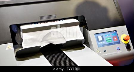 Moderner Textildrucker für Kleidung und Stoff Stockfoto