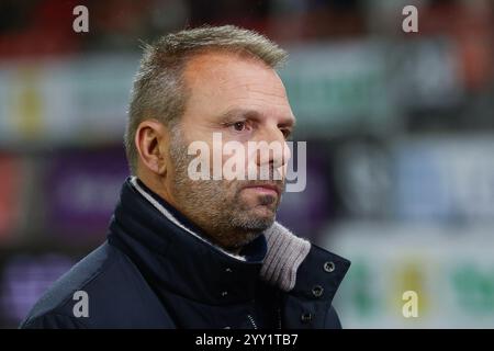 Rotterdam, Niederlande. Dezember 2024. ROTTERDAM, Stadion Het Kasteel, 18-12-2024, Saison 2024/2025, Niederländisch TOTO KNVB Beker. Während des Spiels Sparta - Go Ahead Eagles (Cup), Sparta Coach Maurice Steijn Credit: Pro Shots/Alamy Live News Stockfoto