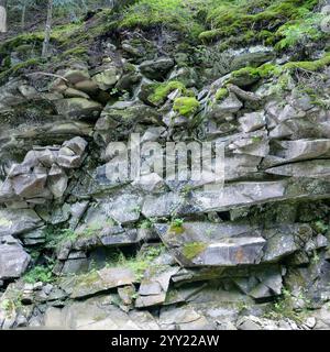 Geologische Abschnitt der magmatischen Gesteinen close-up. Stockfoto