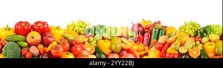 Bunte helle Früchte und Gemüse isoliert auf weißem Hintergrund. Stockfoto