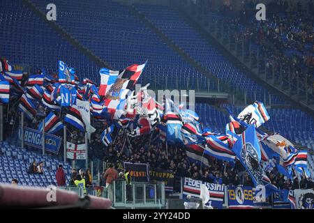 Roma, Italien. Dezember 2024. Fans beim Frecciarossa Achtelfinale des italienischen Pokalpokals zwischen Roma und Sampdoria im Olympiastadion in Rom, Italien - Mittwoch, 18. Dezember 2024 - Sport Soccer ( Foto: Alfredo Falcone/LaPresse ) Credit: LaPresse/Alamy Live News Stockfoto