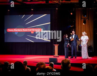 ARNHEM – Ruud Gullit auf der Bühne, nachdem er den Fanny Blankers-Koen Career Award bei der Verleihung der Sportpreise während der NOC*NSF Sports Gala gewonnen hatte. ANP ROBIN VAN LONKHUIJSEN Stockfoto