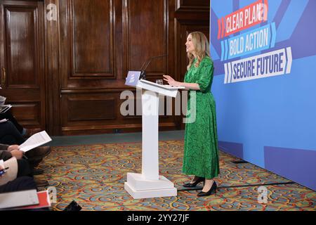 [MccLi0009644] die Finanzministerin Laura Trott wird auf einer Pressekonferenz in Westminster auf den Start des Labour-Manifests reagieren. C) Belin Stockfoto