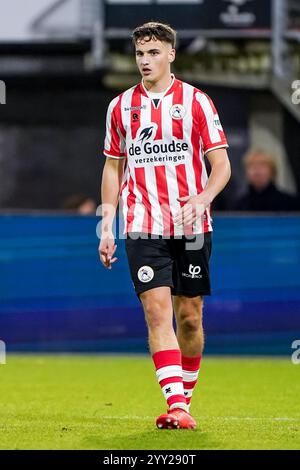Rotterdam, Niederlande. Dezember 2024. ROTTERDAM, NIEDERLANDE - 18. DEZEMBER: Max de Ligt von Sparta Rotterdam sieht beim Spiel der zweiten Runde des TOTO KNVB Cup zwischen Sparta Rotterdam und Go Ahead Eagles im Sparta-stadion Het Kasteel am 18. Dezember 2024 in Rotterdam, Niederlande, an. (Foto von Andre Weening/Orange Pictures) Credit: Orange Pics BV/Alamy Live News Stockfoto