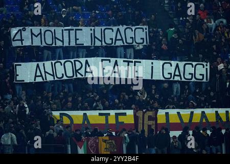 Roma, Italien. Dezember 2024. Banner während des Frecciarossa Achtelfinale-Spiels zwischen Roma und Sampdoria im Olympiastadion in Rom, Italien - Mittwoch, 18. Dezember 2024 - Sport Soccer (Foto: Alfredo Falcone/LaPresse) Credit: LaPresse/Alamy Live News Stockfoto